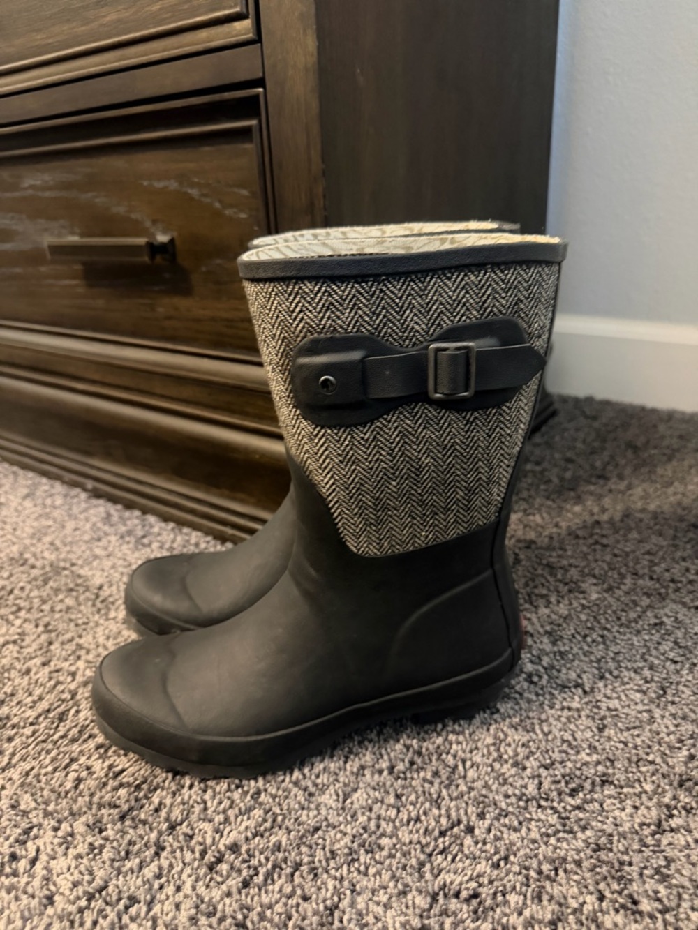chooka Black Rubber Winter Rain Boots with Herringbone Cuff